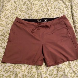 Mountain hardware shorts size large